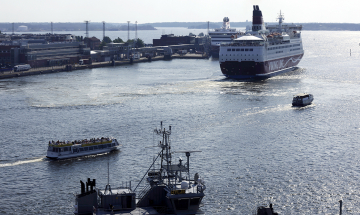 Laiva lähdössä liikkeelle Helsingin Eteläsatamasta