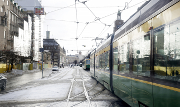 Raitiovaunu Mannerheimintiellä Helsingissä talvella